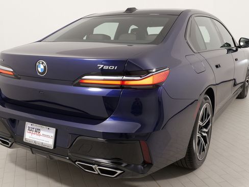 Used 2023 BMW 760i xDrive w/ Executive Package image 13