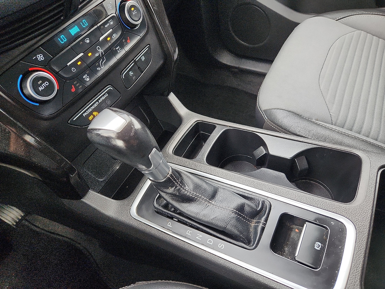 Used 2018 Ford Escape SE w/ SE Sport Appearance Package FWD image 20