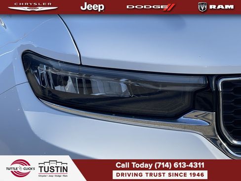Used 2023 Jeep Grand Cherokee 4WD 4xe image 7