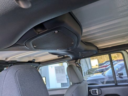 Used 2024 Jeep Wrangler Sport S image 14