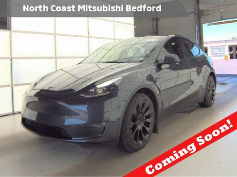 Used 2024 Tesla Model Y Long Range AWD/4WD image 1