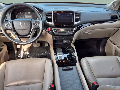 Used 2017 Honda Pilot Touring image 11