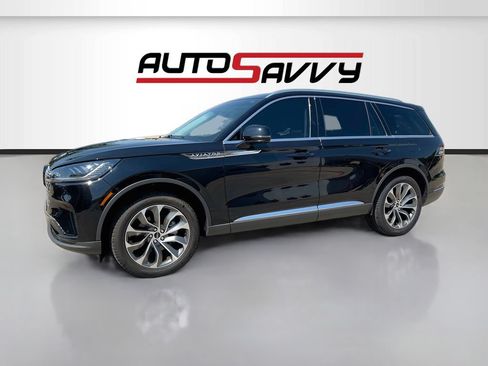 Used 2025 Lincoln Aviator AWD image 3