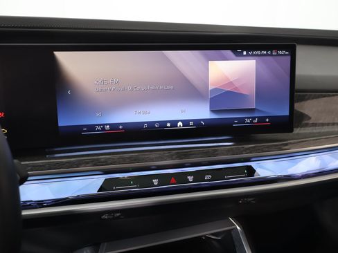 Used 2023 BMW 740i RWD image 5