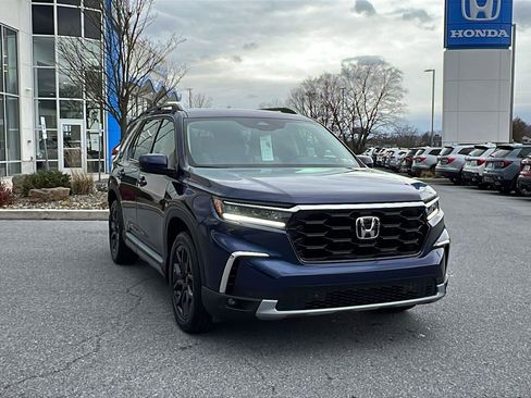 New 2025 Honda Pilot Touring image 1