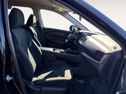 Used 2024 Nissan Rogue S image 19