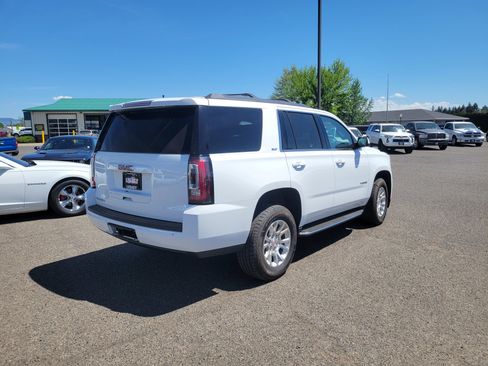 Used 2017 GMC Yukon SLT AWD/4WD image 3