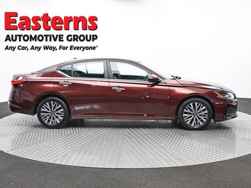 Used 2023 Nissan Altima 2.5 SV FWD image 4