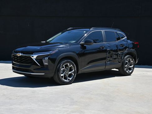 Used 2024 Chevrolet Trax LT image 4