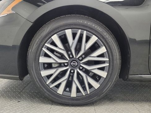Used 2024 Nissan Altima 2.5 SV FWD image 31