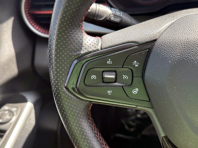 Certified 2024 Chevrolet Trax RS w/ Sunroof Package FWD image 20