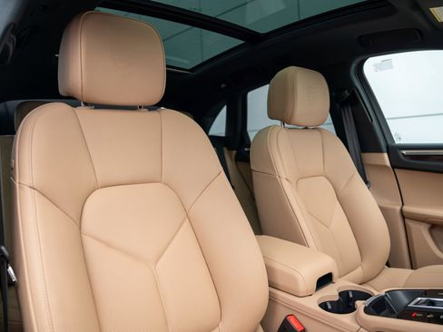 New 2026 Porsche Macan AWD/4WD image 27