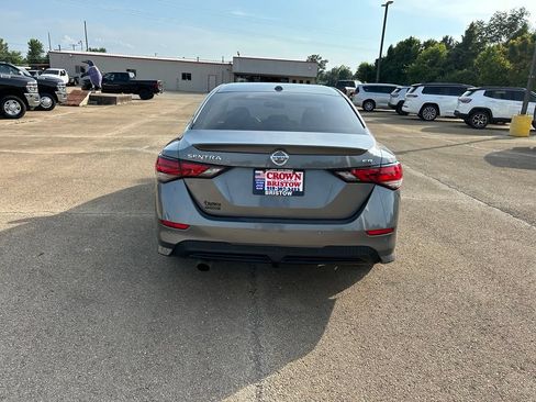 Used 2020 Nissan Sentra SR w/ Premium Package FWD image 4