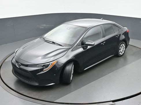 Used 2022 Toyota Corolla LE FWD image 32