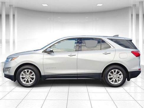 Used 2019 Chevrolet Equinox LT image 2