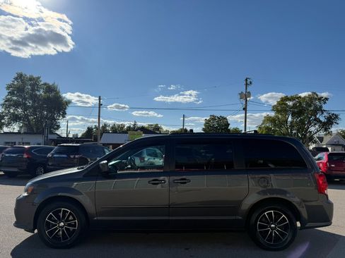 Used 2017 Dodge Grand Caravan GT image 2