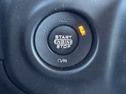 Used 2020 Jeep Wrangler Unlimited Sahara image 24