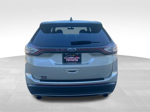Used 2017 Ford Edge Titanium w/ Technology Package FWD image 4