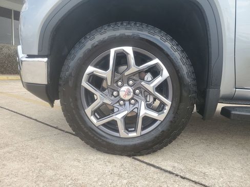 Certified 2026 GMC Sierra 1500 SLT image 7