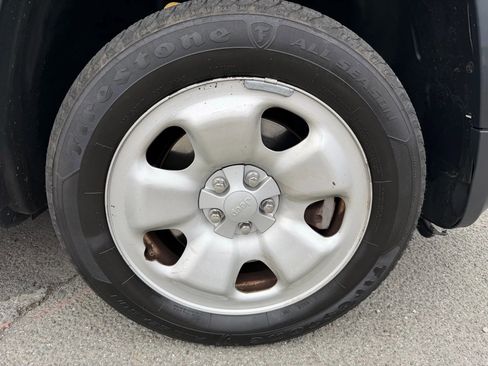 Used 2017 Jeep Cherokee Sport image 8