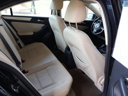 Used 2011 Volkswagen Jetta SE FWD image 21