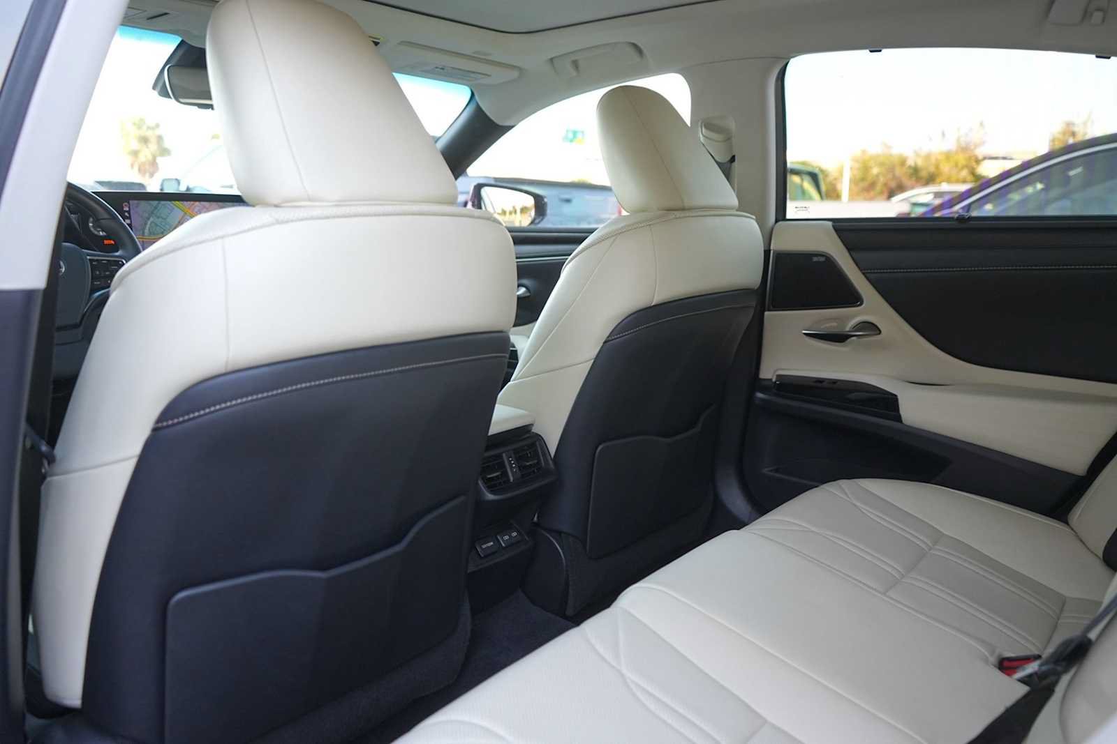 Used 2022 Lexus ES 350 Ultra Luxury w/ Accessory Package 2 FWD image 13