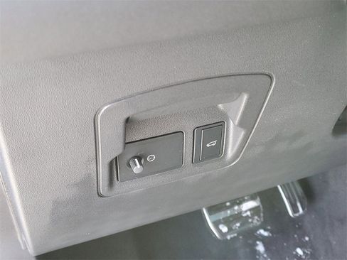 Used 2024 Land Rover Range Rover Velar Dynamic SE image 16