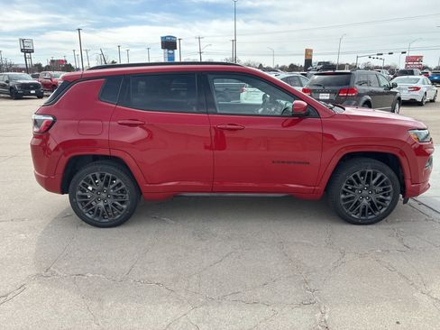 Used 2024 Jeep Compass Limited image 8