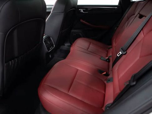 Certified 2025 Porsche Macan image 37