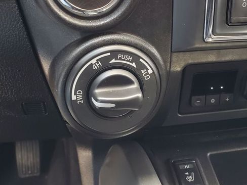 Used 2017 Nissan Titan PRO-4X w/ Pro-4x Convenience Package AWD/4WD image 22