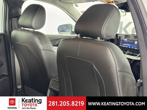 Used 2025 Chevrolet Trax LT w/ LT Convenience Package image 19