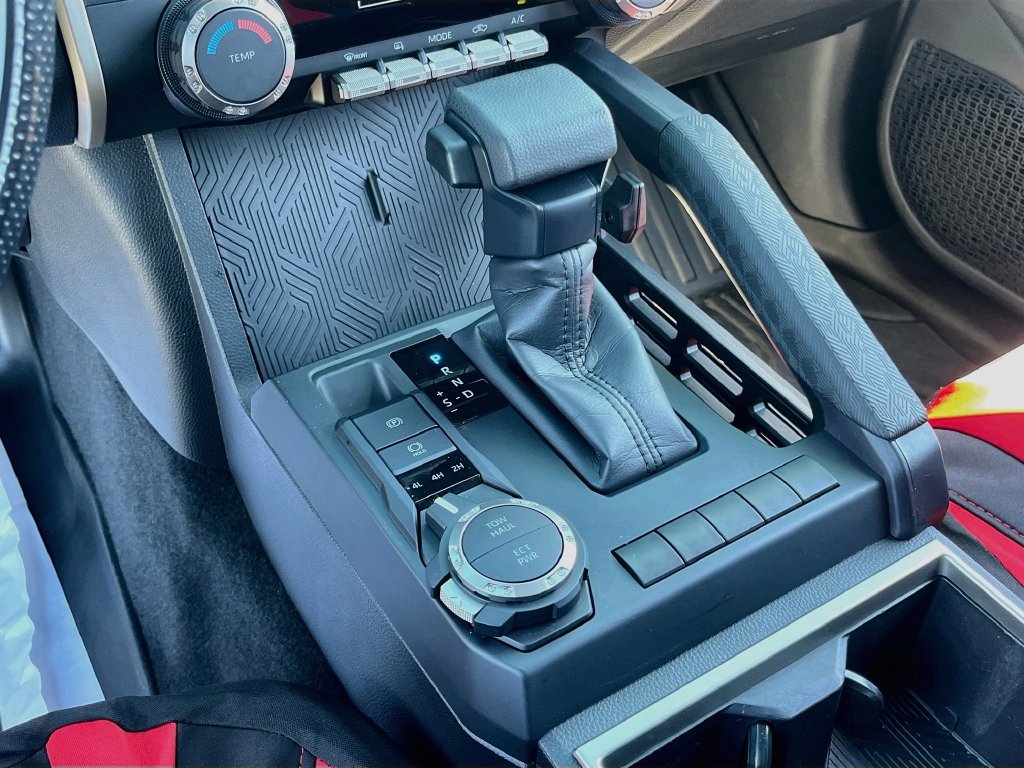 Used 2025 Toyota Tacoma SR5 AWD/4WD image 16
