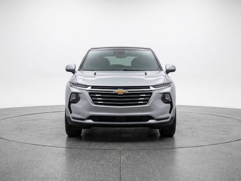 Used 2025 Chevrolet Equinox LT FWD image 2