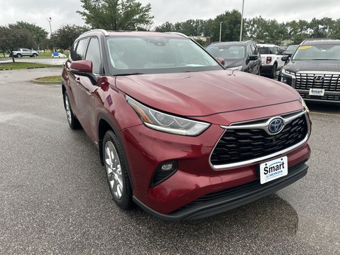 Used 2021 Toyota Highlander Limited AWD/4WD image 2