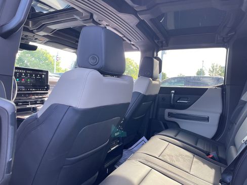 Used 2026 GMC Hummer EV SUV AWD/4WD image 4