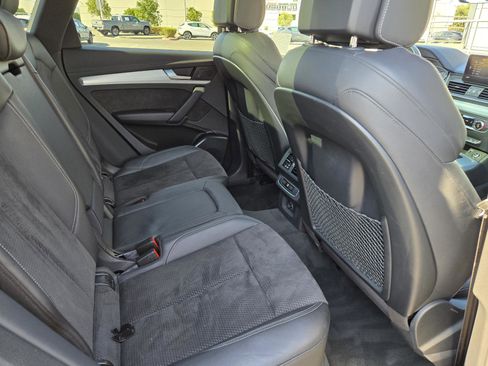 Used 2020 Audi SQ5 Premium w/ Convenience Package image 28