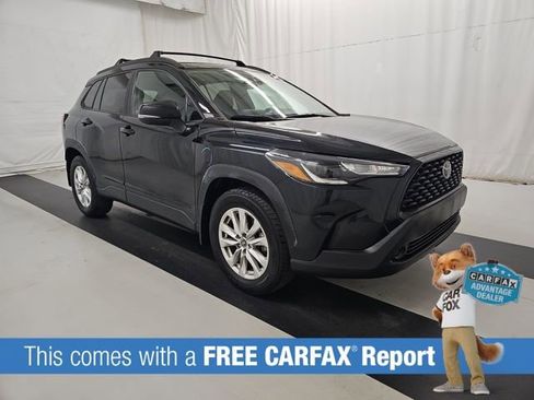 Used 2022 Toyota Corolla Cross LE image 2