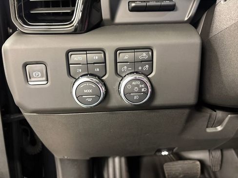 Used 2024 GMC Sierra 2500 AT4 w/ AT4 Premium Plus Package image 32