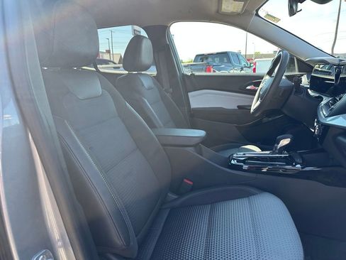 Certified 2025 Chevrolet Trax LT FWD image 21