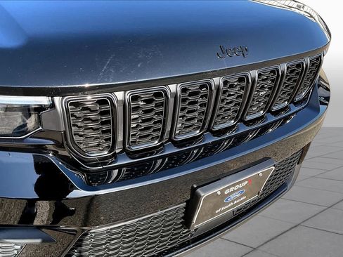 Used 2024 Jeep Grand Cherokee Altitude AWD/4WD image 30