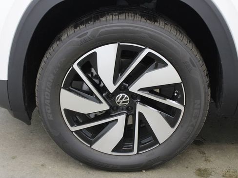 New 2026 Volkswagen Atlas SE FWD image 28