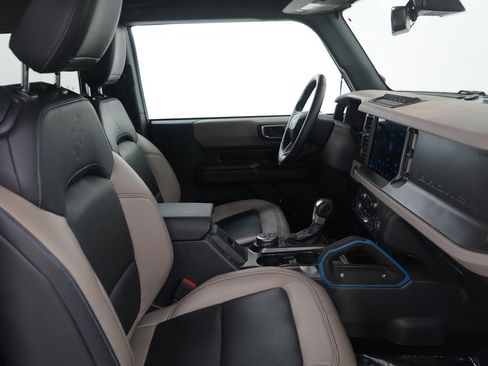 Used 2024 Ford Bronco Wildtrak image 10