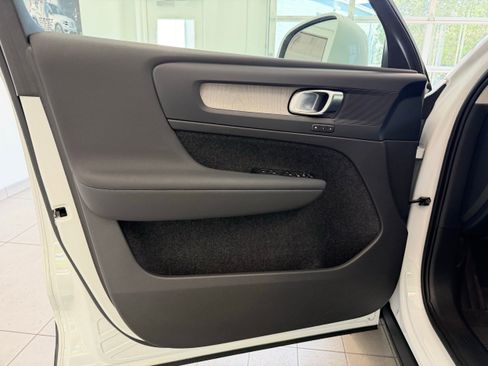 Used 2023 Volvo XC40 B5 Core w/ Convenience Package AWD/4WD image 14