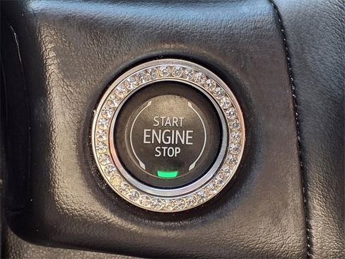 Used 2023 GMC Yukon SLT image 16