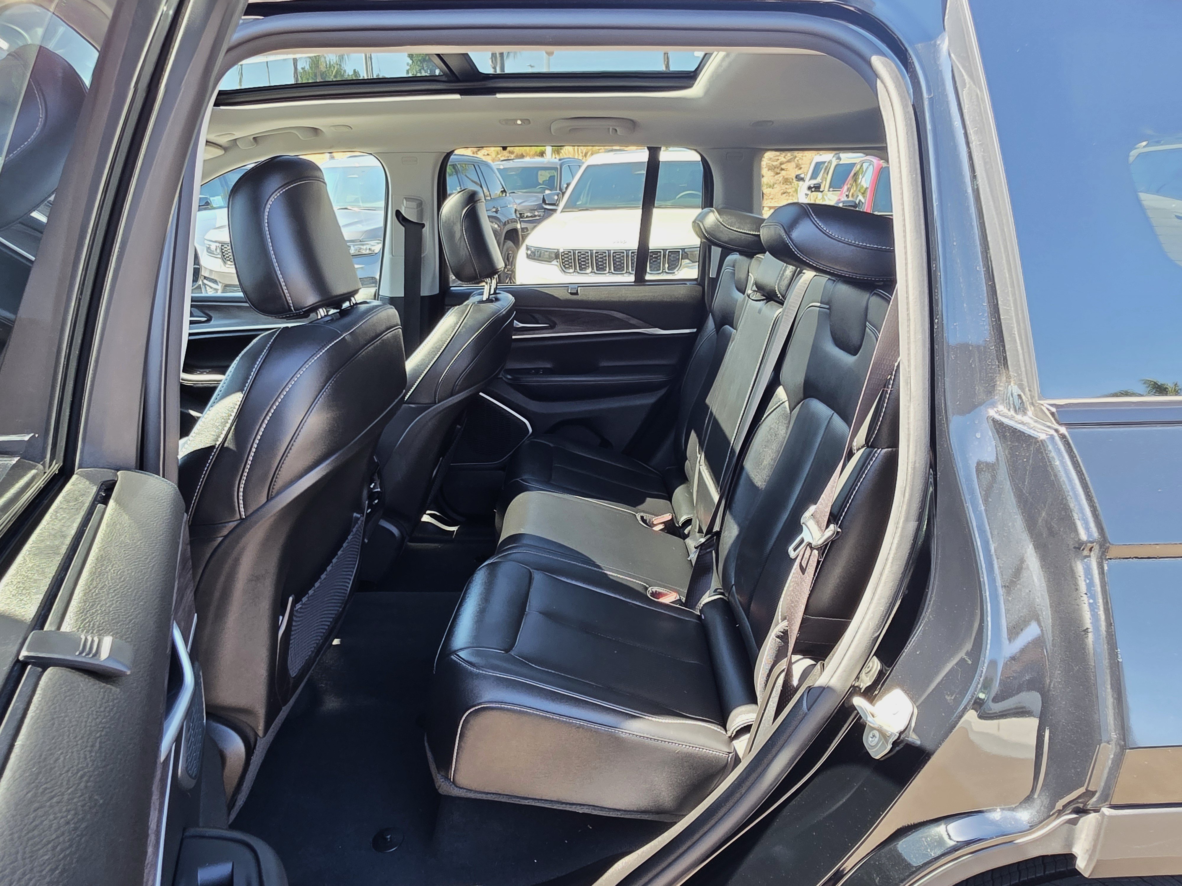 Certified 2023 Jeep Grand Cherokee 4WD 4xe w/ Luxury Tech Group II image 19