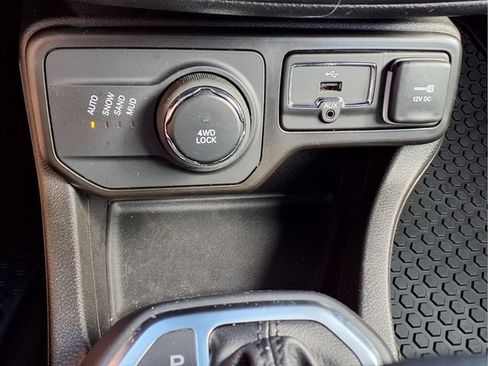Used 2023 Jeep Renegade Altitude w/ Convenience Group I AWD/4WD image 22