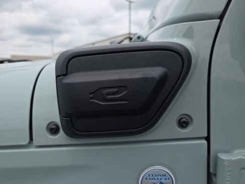 Used 2024 Jeep Wrangler Unlimited Sahara AWD/4WD image 13
