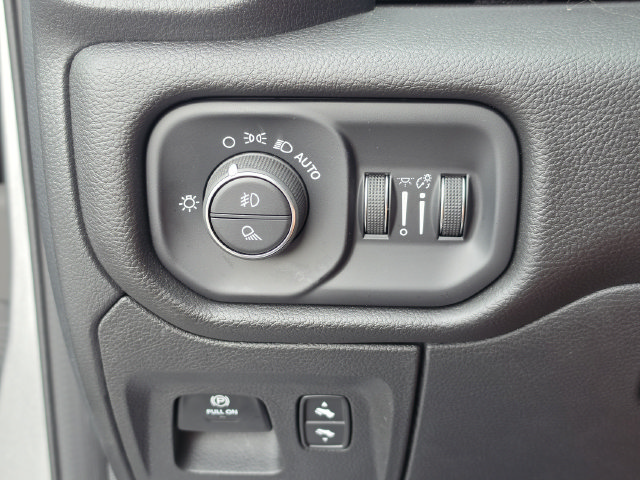 Used 2025 RAM 1500 Laramie AWD/4WD image 34