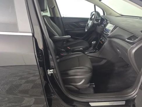 Used 2019 Buick Encore Sport Touring AWD/4WD image 5