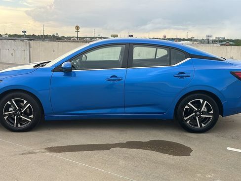 Used 2025 Nissan Sentra SV FWD image 9